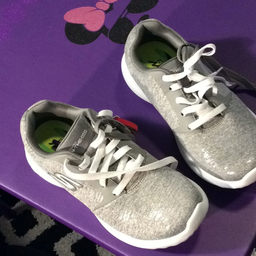 Sneakers - Picture 7 of 7